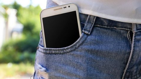 Cep Telefonunu Pantalonda Taşımak Erkek İnfertilitesini Artıran Bir Etken Mi?